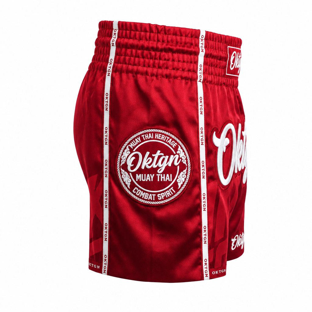 Short Muay Thai OKTAGON rouge profil droit medaillon brode